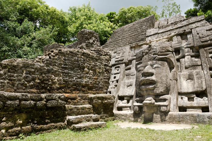 Pirâmide maia em Belize