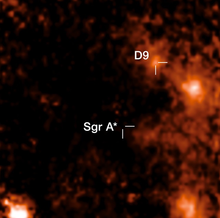 Sistema binário D9 próximo do buraco negro Sagittarius A*