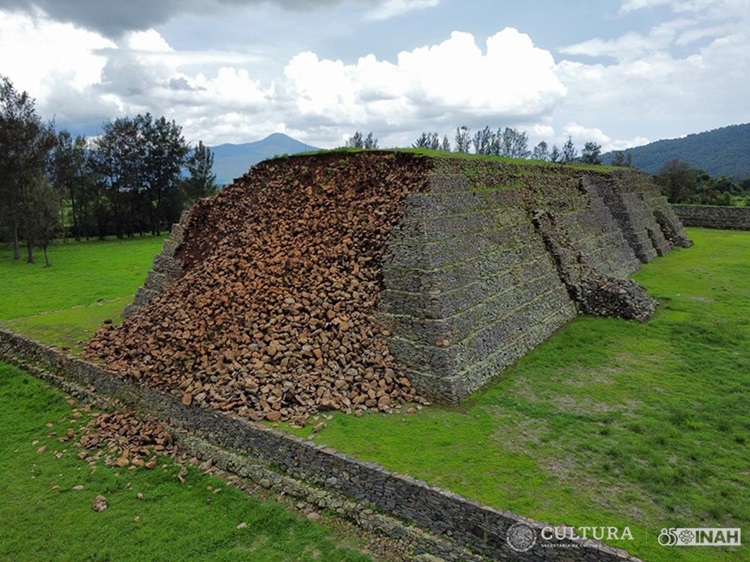 Antigua pirámide se derrumba tras tormenta que azota México