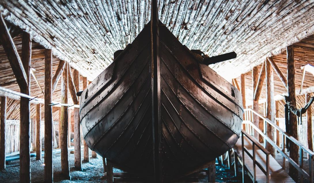 Barco funerário viking onde monarcas podem estar enterrados é encontrado na Noruega-0