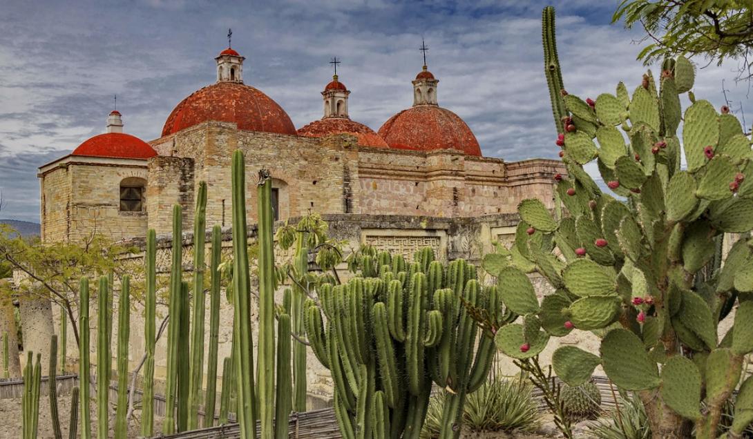 Arqueólogos encontram “passagem para o submundo” sob igreja católica no México-0