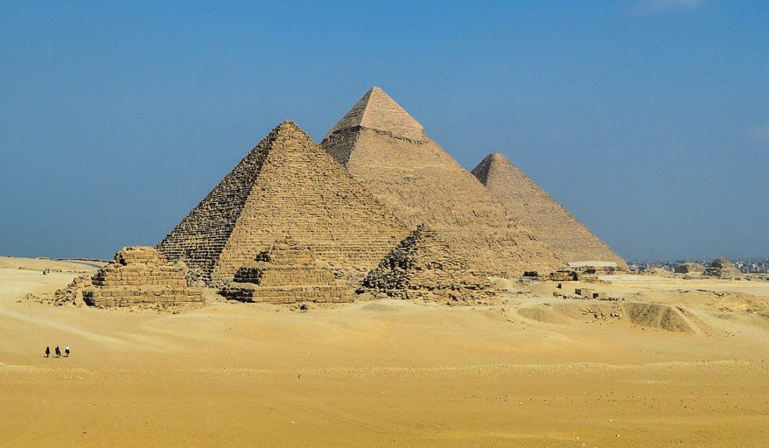 Estrutura em forma de "L" encontrada perto das pirâmides intriga arqueólogos-0