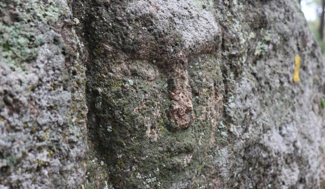 Misterioso rosto esculpido em pedra é encontrado por acaso no Cazaquistão-0