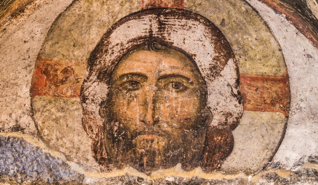 Escavação ilegal na Itália revela ruínas de igreja medieval decorada com pintura de Cristo-0