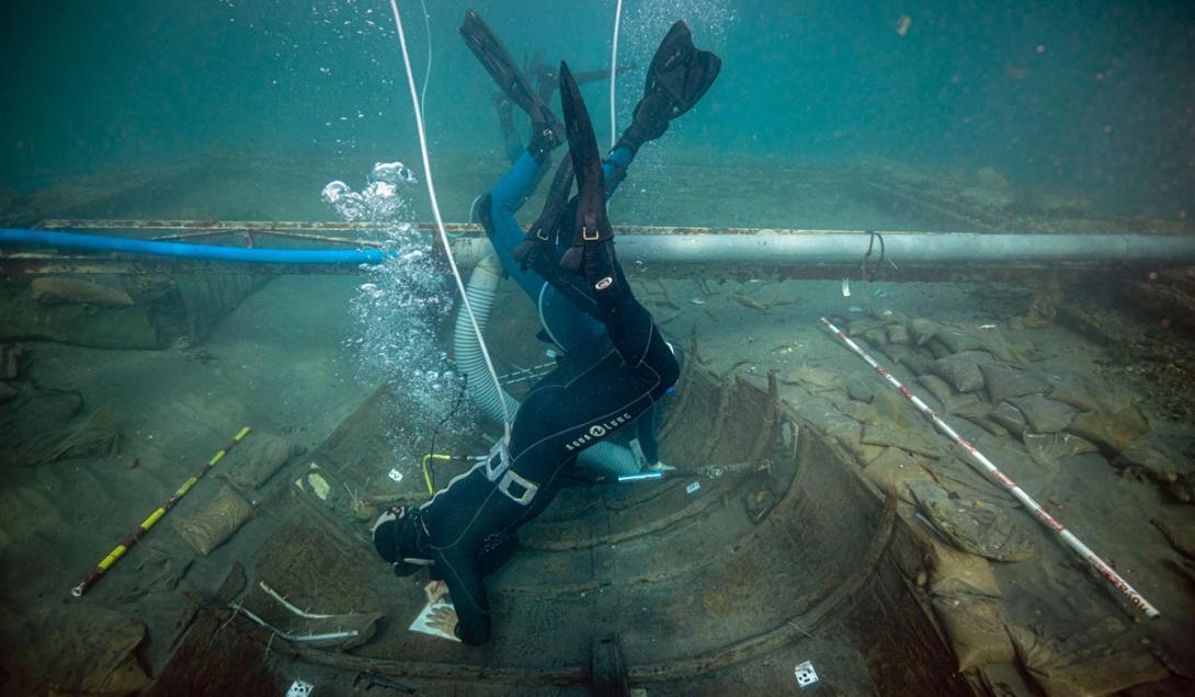 Barco fenício de 2.600 anos naufragado na Espanha começa a ser resgatado -0